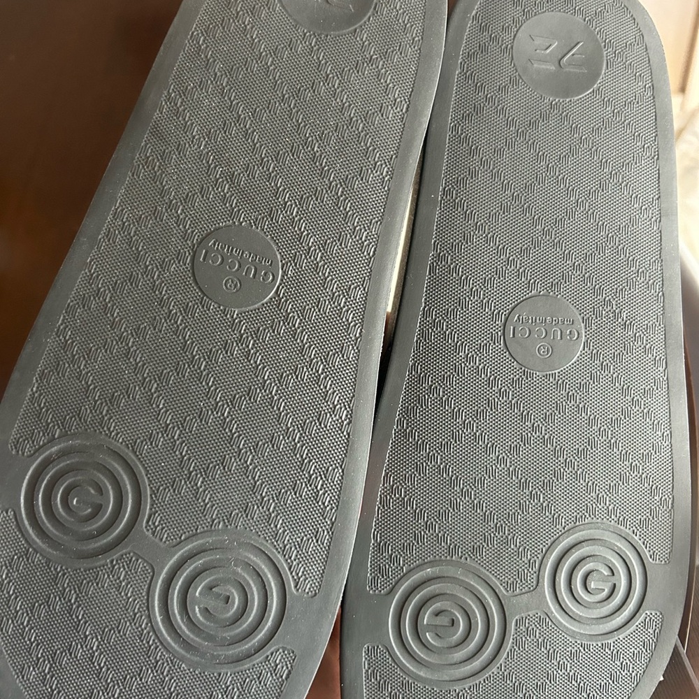 Gucci Black Slides with Green and Red Bands - Picture 3 of 9